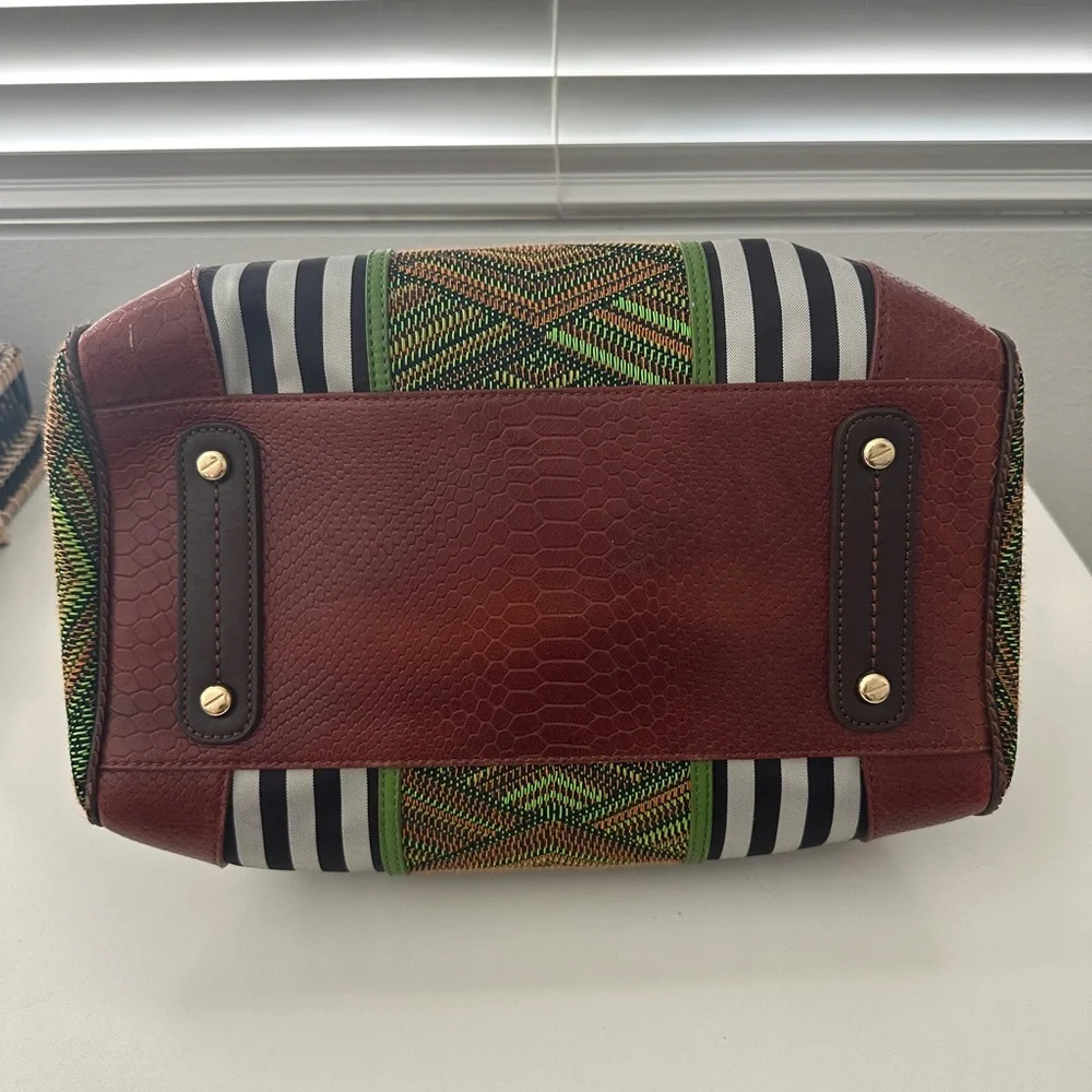 Henri Bendel B&W Plus Barrel Woven Striped Stylish Green and Brown Handbag - Picture 12 of 15